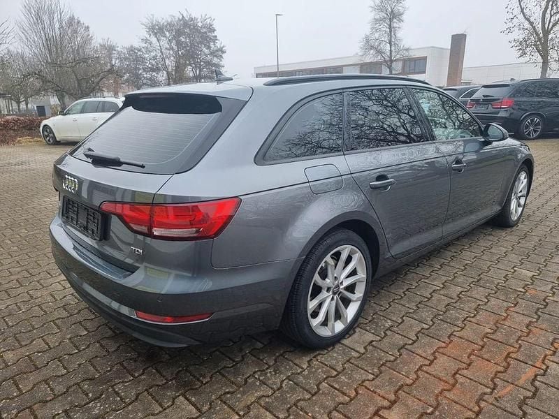 Gebraucht Audi A4 Basis 150 PS (110 kW) 2017 Grau Kombi