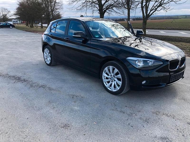Gebraucht BMW 114 102 PS (75 kW) 2013 Schwarz Kleinwagen