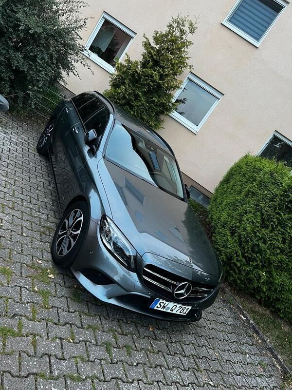 Grau Gebraucht 2019 Mercedes 220 Kombi | 22.999 € (Guter Preis) - Bild 1/4