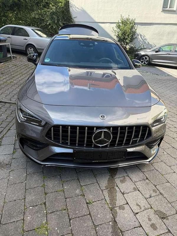 Grau Gebraucht 2022 Mercedes CLA35 AMG AMG Coupé | 46.549 € (Fairer Preis) - Bild 1/4