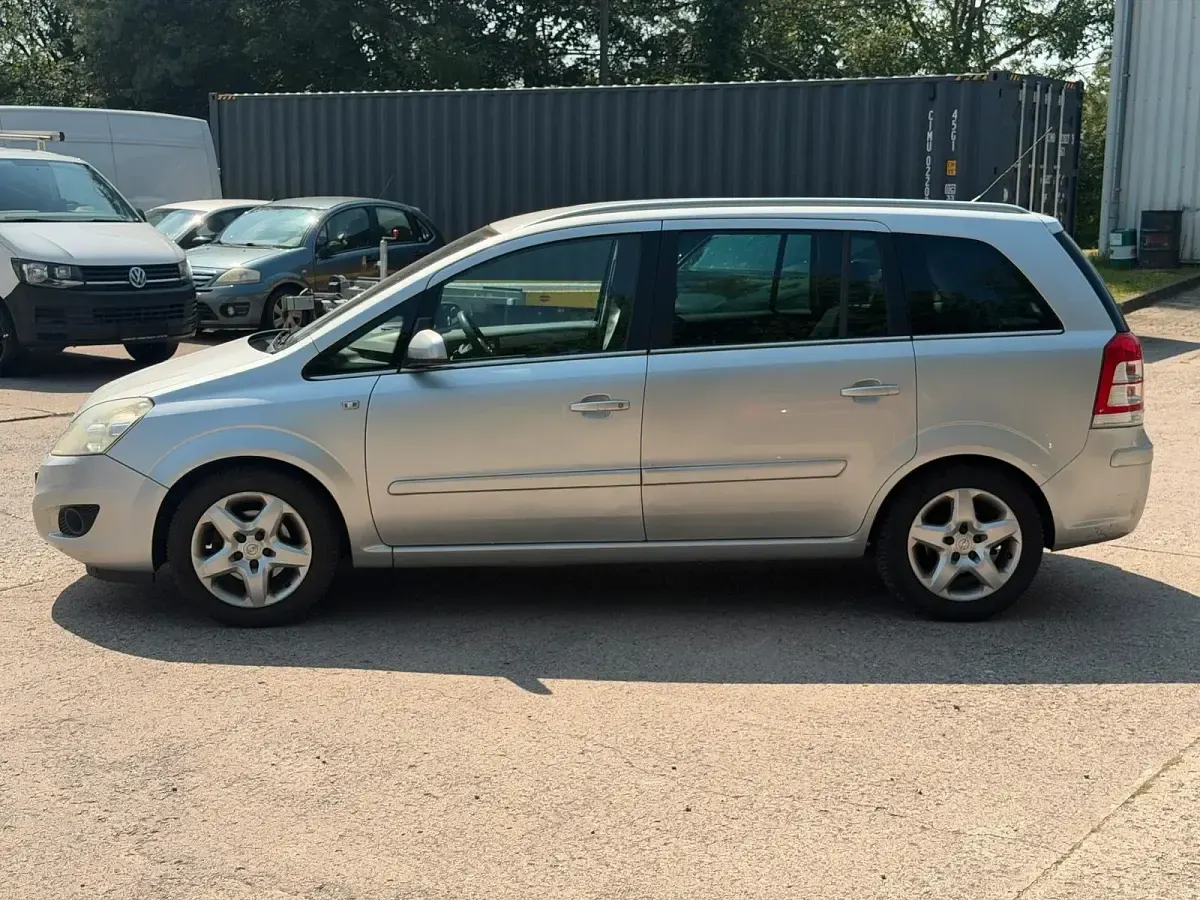 Gebraucht Opel Zafira 140 PS (102 kW) 2008 Silber Van / Kleinbus