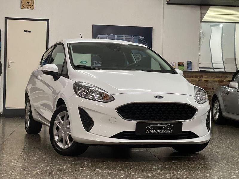 Weiß Gebraucht 2018 Ford Fiesta Trend Kleinwagen | 7.995 € (Fairer Preis) - Bild 1/4