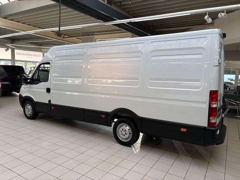 Gebraucht Iveco Daily 126 PS (92 kW) 2011 Weiß Van / Kleinbus