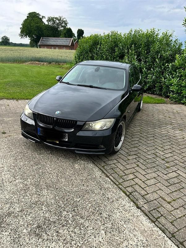 Schwarz Gebraucht 2007 BMW 325 Limousine | 3.800 € (Fairer Preis) - Bild 1/4