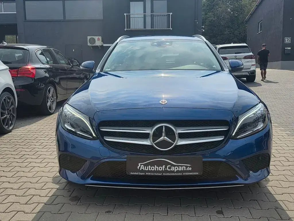 Gebraucht Mercedes C300 194 PS (142 kW) 2019 Blau Limousine
