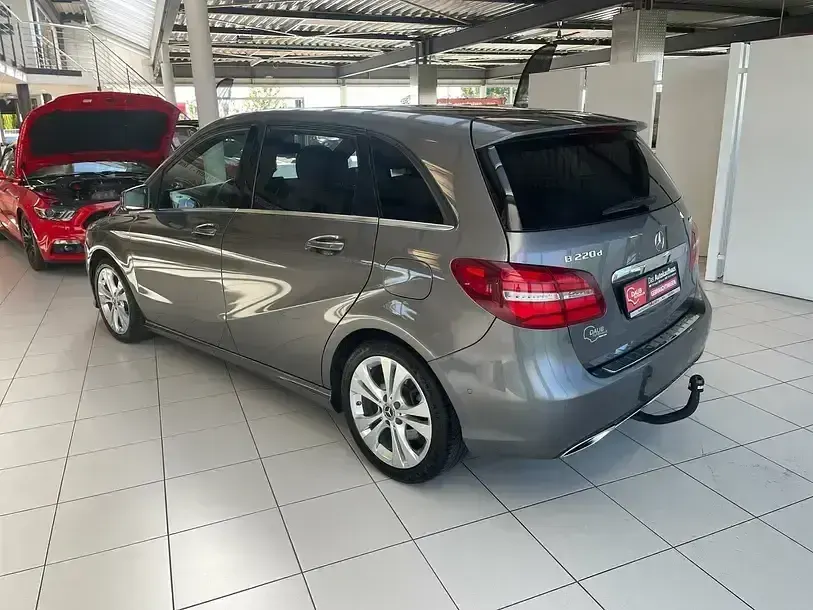 Gebraucht Mercedes B220 Style 170 PS (125 kW) 2018 Mountaingrau  met. Kleinwagen