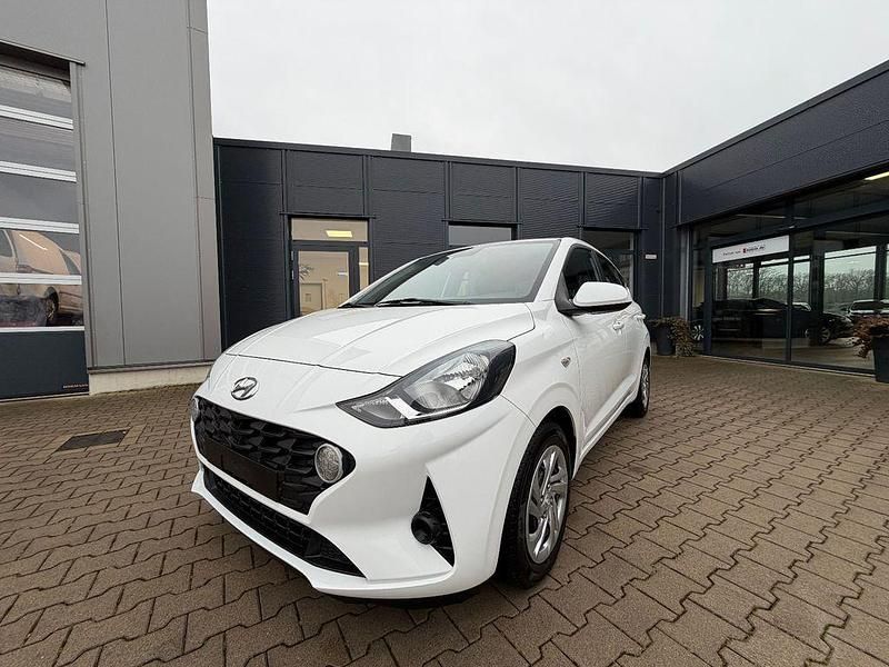 Gebraucht Hyundai i10 Select 67 PS (49 kW) 2021 Weiß Kleinwagen