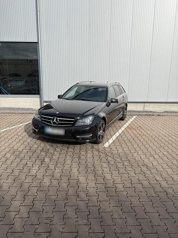 Gebraucht Mercedes C180 156 PS (114 kW) 2013 Schwarz Kombi