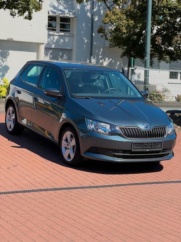 Grau Gebraucht 2017 Skoda Fabia Limousine | 7.500 € (Guter Preis) - Bild 1/4