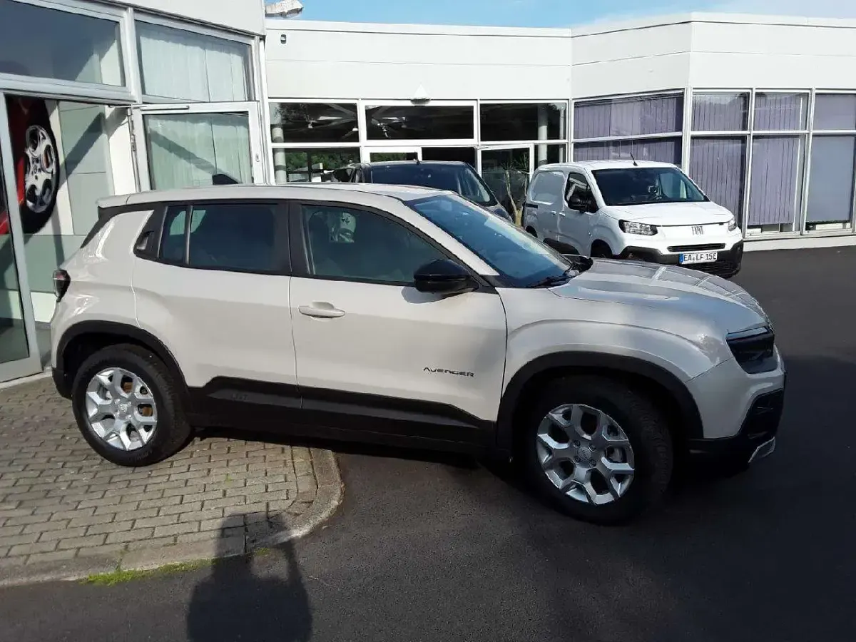 Gebraucht Jeep Avenger Altitude 101 PS (74 kW) 2025 Stone grey metallic clear coat SUV