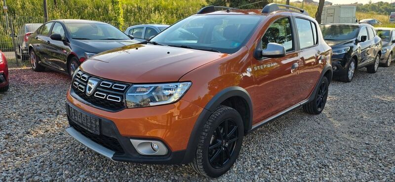 Orange Gebraucht 2017 Dacia Sandero Celebration Kleinwagen | 8.590 € (Guter Preis) - Bild 1/4