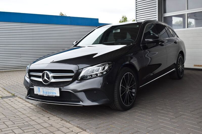 Grau Gebraucht 2020 Mercedes C220 Avantgarde Limousine | 24.290 € (Fairer Preis) - Bild 1/4