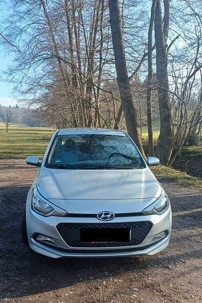 Silber Gebraucht 2017 Hyundai i20 GO! Kleinwagen | 8.500 € (Fairer Preis) - Bild 1/4