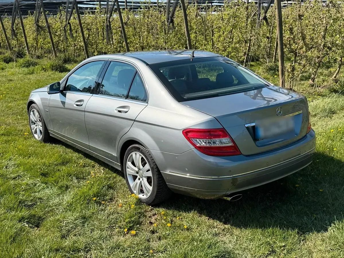 Second-hand Mercedes C200 Avantgarde 184 CP (135 kW) 2011 Argintiu Berlinǎ