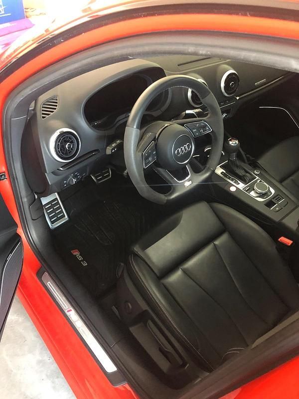 Second-hand Audi RS3 400 CP (294 kW) 2018 Roșu Berlinǎ