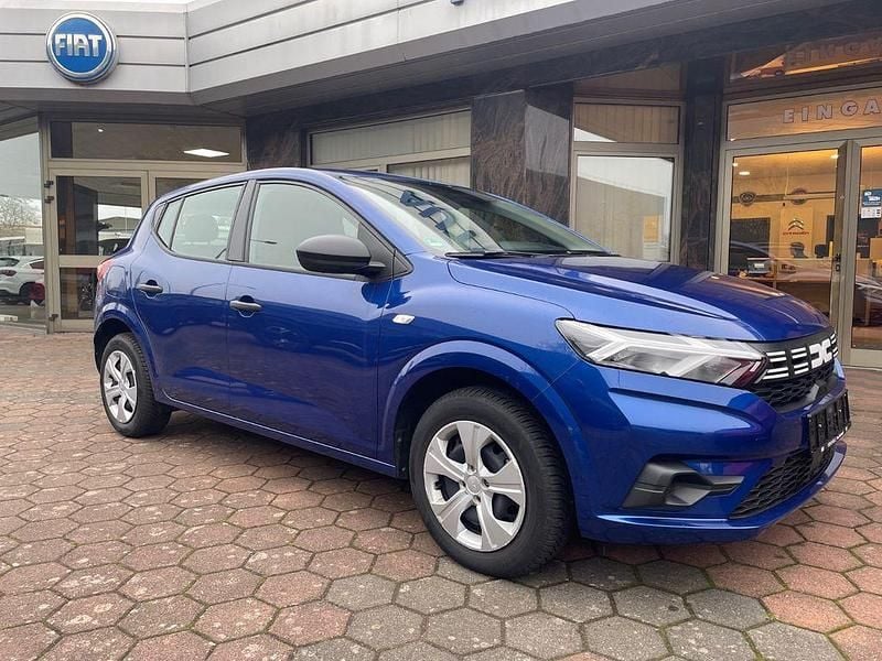 Blau Gebraucht 2023 Dacia Sandero Essentiel Limousine | 14.490 € (Fairer Preis) - Bild 1/4