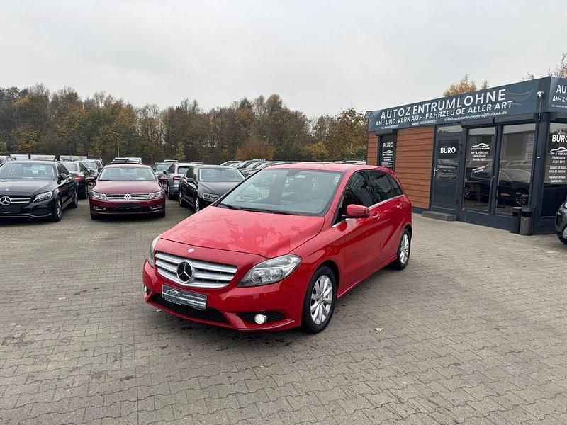 Rot Gebraucht 2013 Mercedes B200 Van / Kleinbus | 7.990 € (Guter Preis) - Bild 1/4