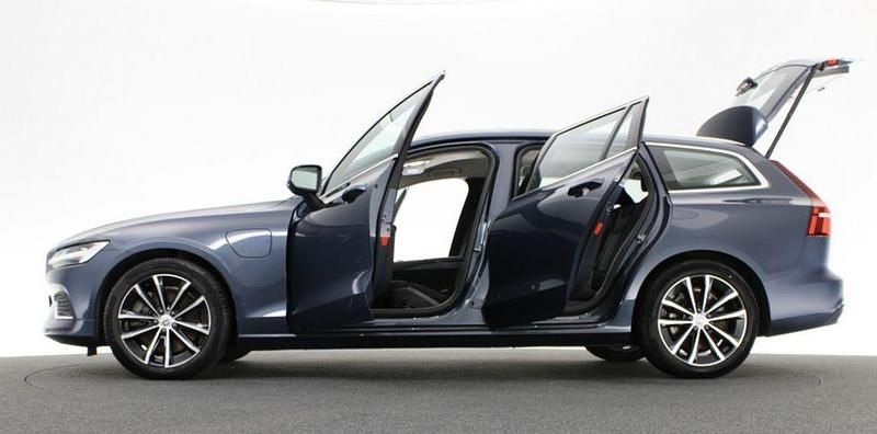 Gebraucht Volvo V60 Core 398 PS (292 kW) 2022 Blau Kombi