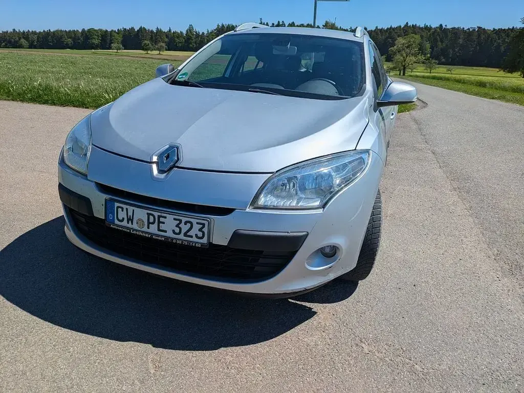 Gebraucht Renault Mégane 106 PS (77 kW) 2011 Silber Limousine