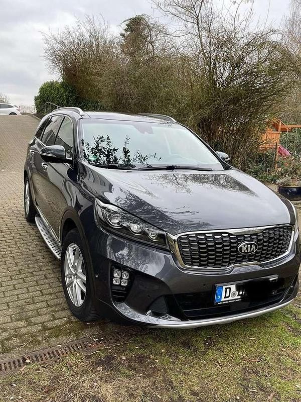 Grau Gebraucht 2019 Kia Sorento GT-Line SUV | 31.900 € (Teuer) - Bild 1/4
