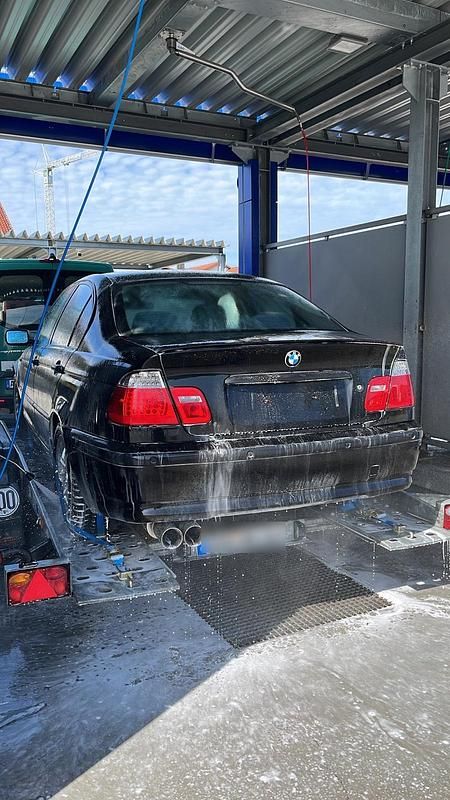 Gebraucht BMW 318 143 PS (105 kW) 2001 Schwarz Limousine