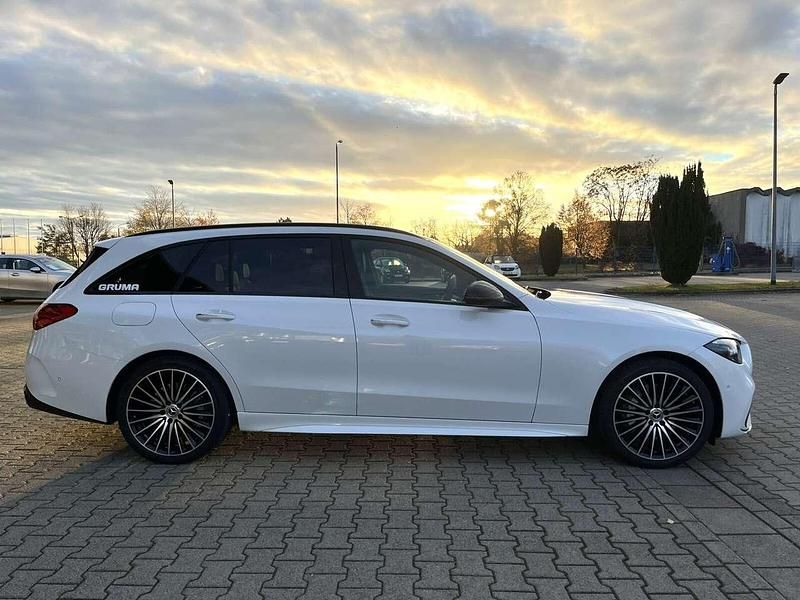 Gebraucht Mercedes C300e AMG 313 PS (230 kW) 2025 Manufaktur lack manufaktur opa Kombi