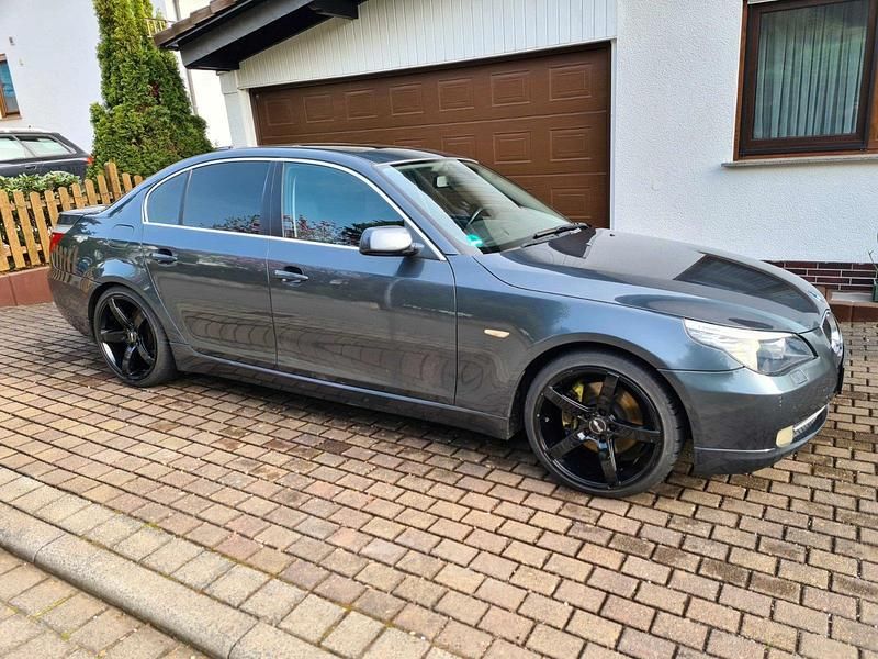 Używany BMW 530 235 KM (172 kW) 2007 Szary Sedan/Limuzyna