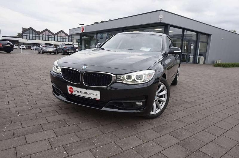 Black sapphire metallic Gebraucht 2016 BMW 325 Advantage Limousine | 19.980 € (Etwas zu teuer) - Bild 1/4