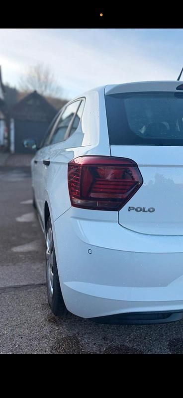 Gebraucht VW Polo Trendline 75 PS (55 kW) 2018 Weiß Kleinwagen
