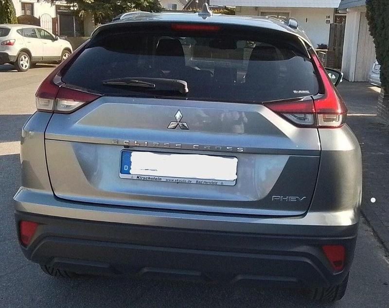 Gebraucht Mitsubishi Eclipse Cross Basis 188 PS (138 kW) 2022 Grau SUV