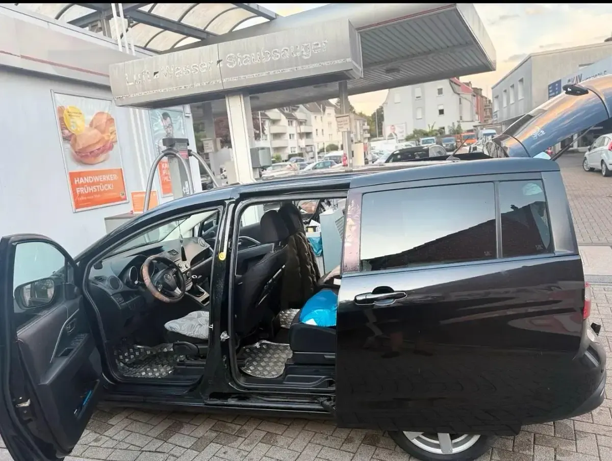 Gebraucht Mazda 5 116 PS (85 kW) 2012 Schwarz Van / Kleinbus