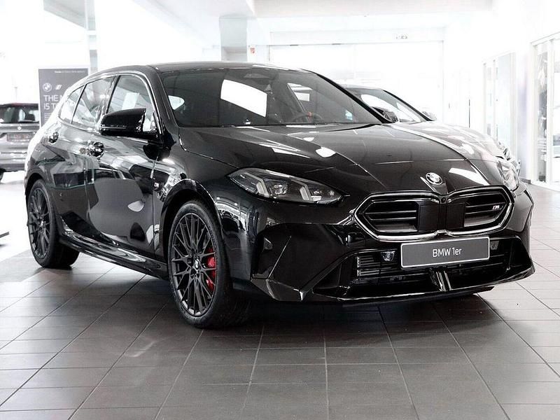 Neu BMW M135 Efficient Dynamics 300 PS (220 kW) 2026 Black sapphire Kleinwagen