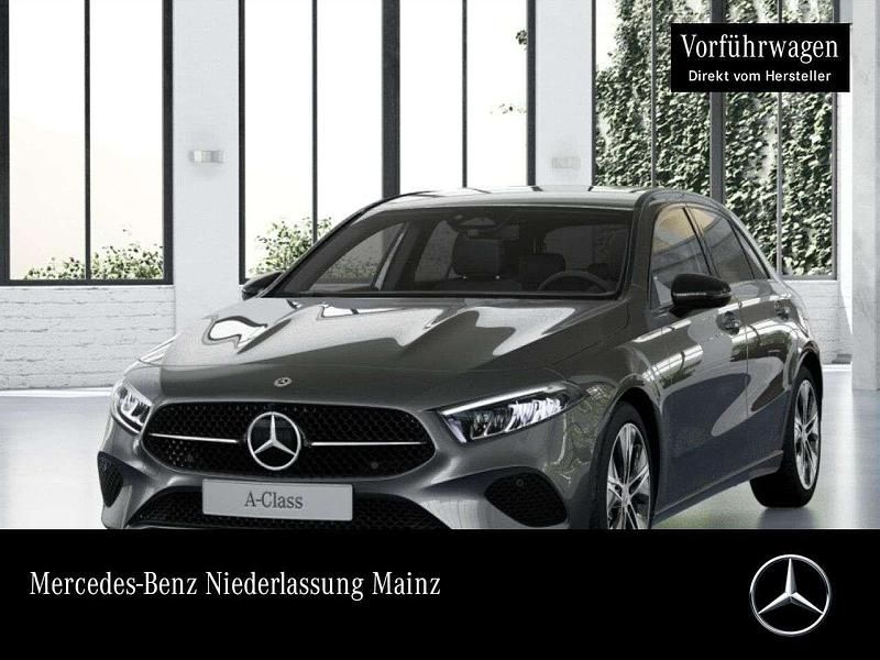 Grau Gebraucht 2025 Mercedes A180 Progressive Limousine | 31.890 € (Fairer Preis) - Bild 1/4