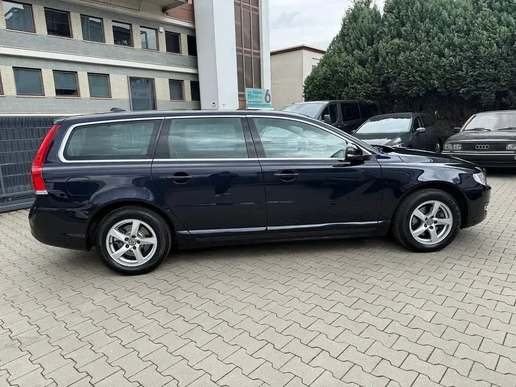 Używany Volvo V70 Standard 150 KM (110 kW) 2016 Niebieski Kombi
