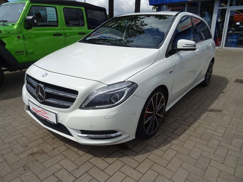 Weiß Gebraucht 2012 Mercedes B180 Night Van / Kleinbus | 9.870 € (Etwas zu teuer) - Bild 1/4