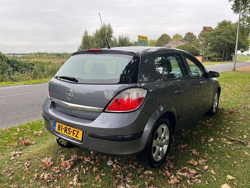 Gebraucht Opel Astra Enjoy 105 PS (77 kW) 2005 Grau Limousine