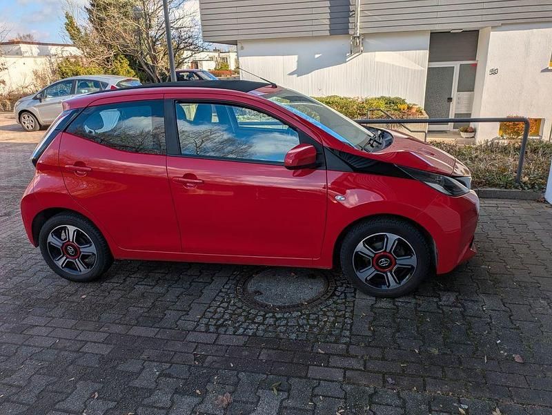 Gebraucht Toyota Aygo X-wave 69 PS (50 kW) 2017 Rot Kleinwagen