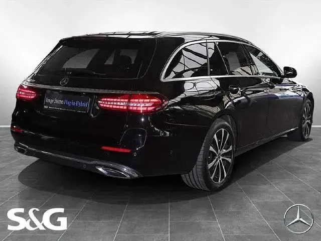 Second-hand Mercedes E300 306 CP (225 kW) 2022