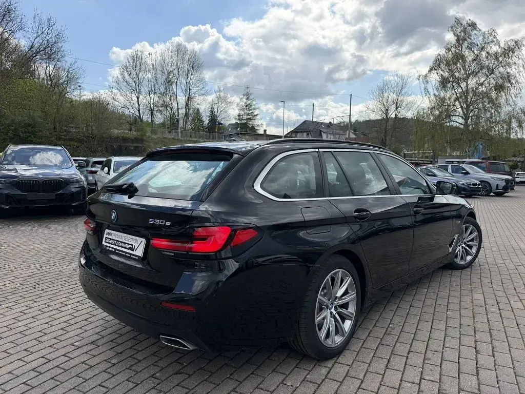 Gebraucht BMW 530e 292 PS (214 kW) 2023 Schwarz Limousine