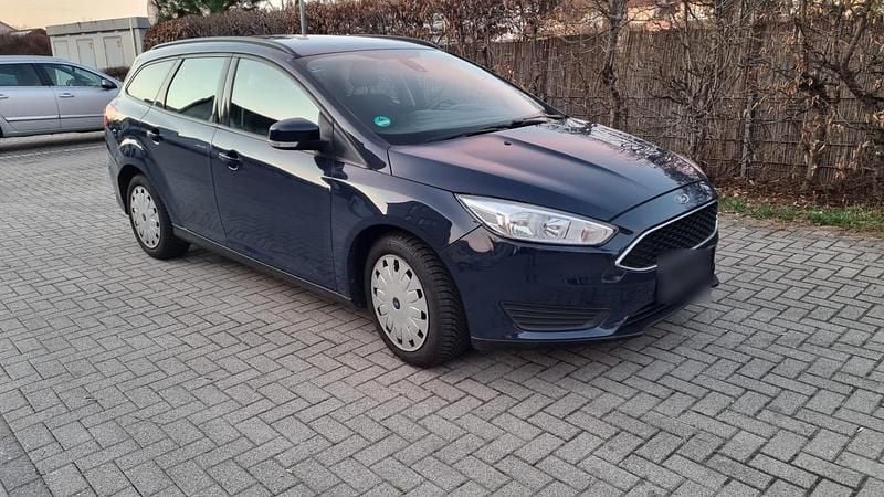 Gebraucht Ford Focus Trend 105 PS (77 kW) 2015 Blau Kombi