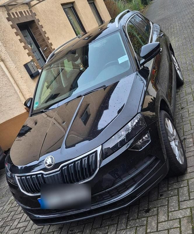 Schwarz Gebraucht 2018 Skoda Karoq Style SUV | 13.900 € (Fairer Preis) - Bild 1/4