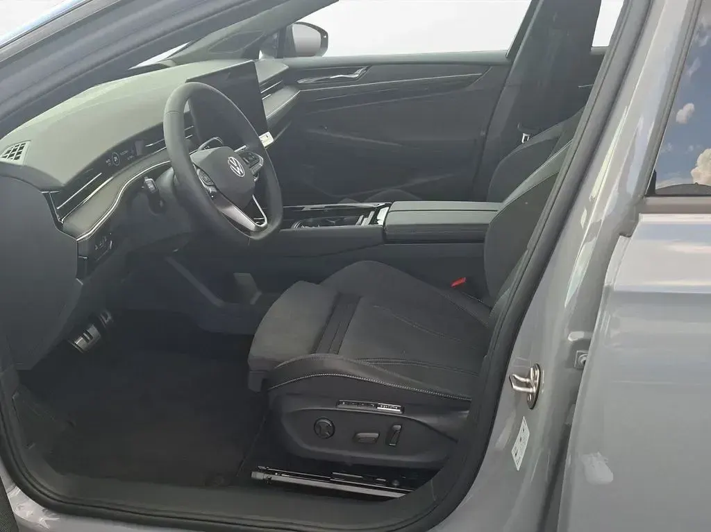 Neu VW ID.7 Pro 210 kW (286 PS) 2026 Grau Kombi