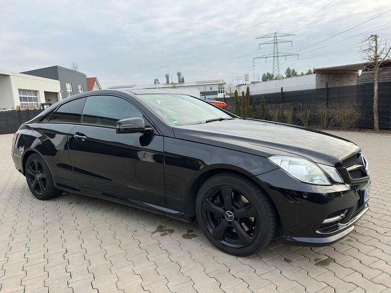 Gebraucht Mercedes E350 AMG line 265 PS (194 kW) 2013 Schwarz Coupé