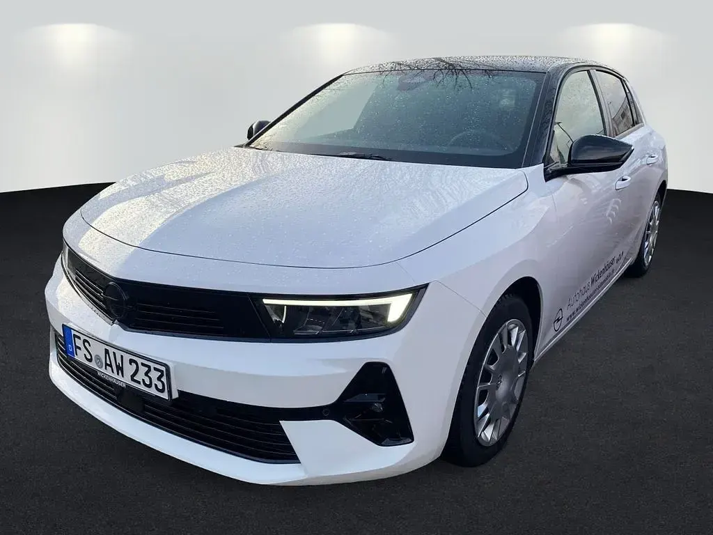 Second-hand Opel Astra Ultimate 131 CP (96 kW) 2024 Alb Berlinǎ