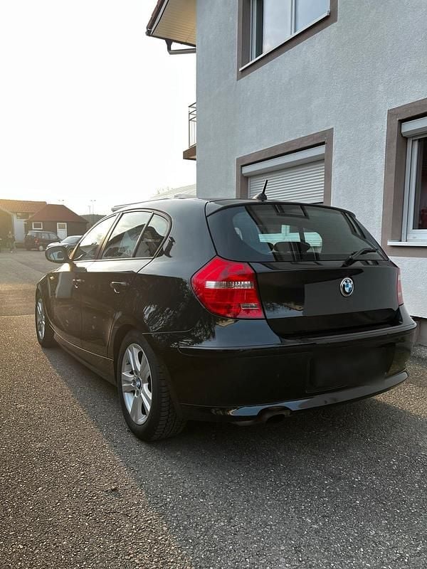 Gebraucht BMW 116 Advantage 122 PS (89 kW) 2011 Schwarz Kleinwagen