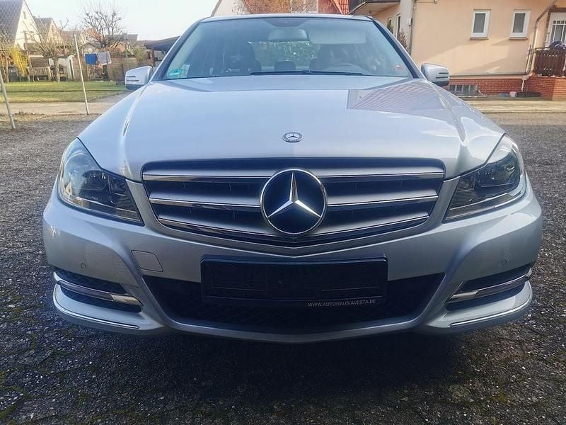 Gebraucht Mercedes C200 136 PS (100 kW) 2012 Silber Limousine