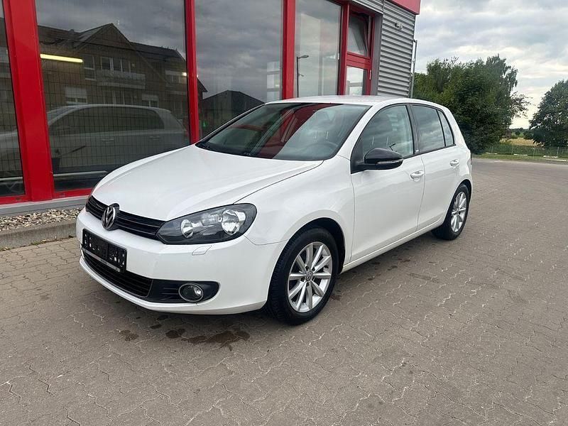 Weiß Gebraucht 2011 VW Golf VI Style Limousine | 3.700 € (Fairer Preis) - Bild 1/4