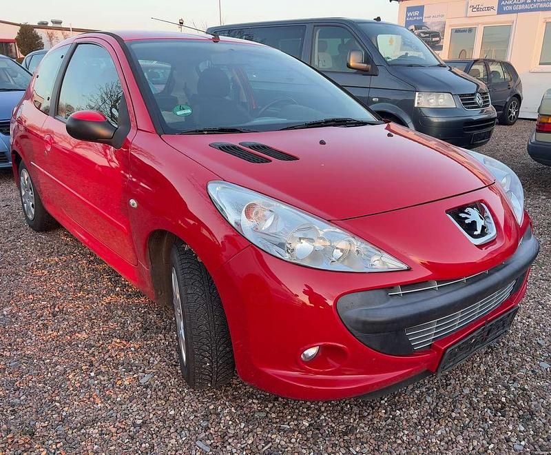 Gebraucht Peugeot 206+ 75 PS (55 kW) 2009 Farbe rot aden/flach standard Kleinwagen