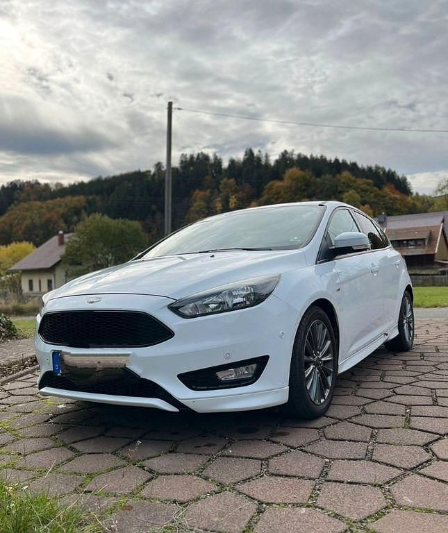 Weiß Gebraucht 2018 Ford Focus Business Edition Limousine | 7.900 € (Superpreis) - Bild 1/4