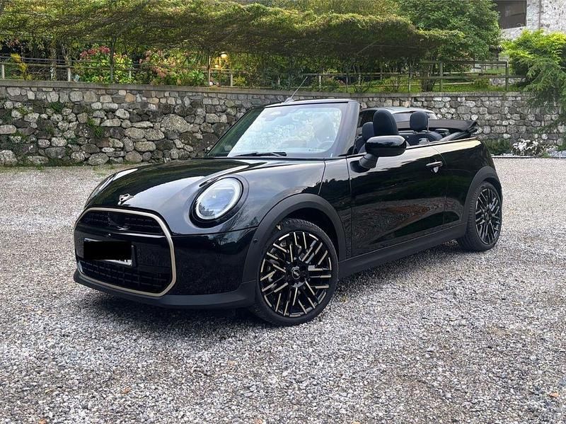 Schwarz Gebraucht 2025 Mini Cooper Favoured Kleinwagen | 32.800 € (Fairer Preis) - Bild 1/4